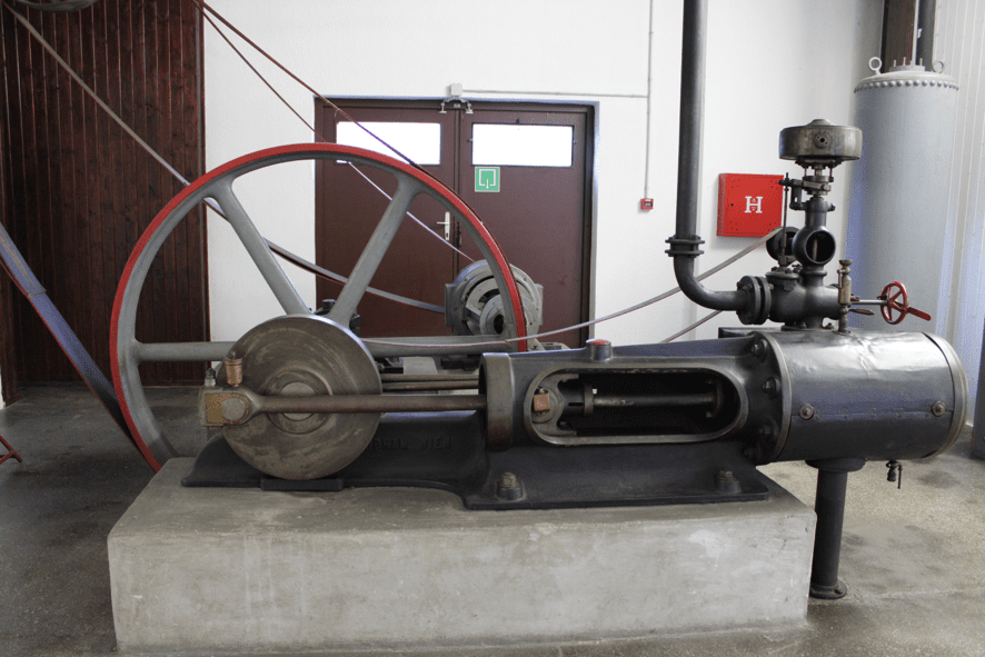 Steam engine single cylinder