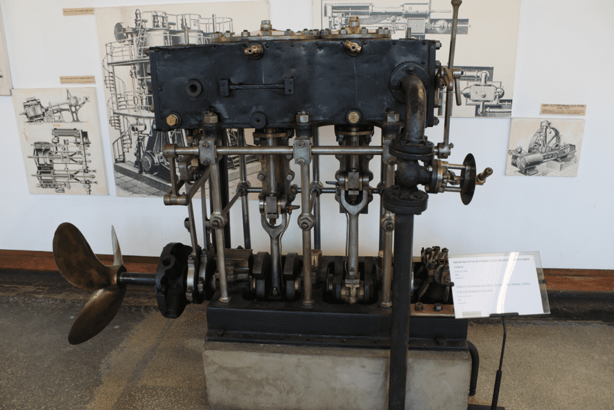 Steam marine engine