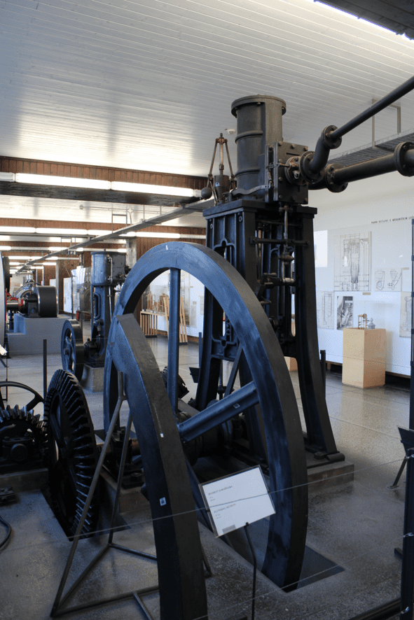 vertical steam engine