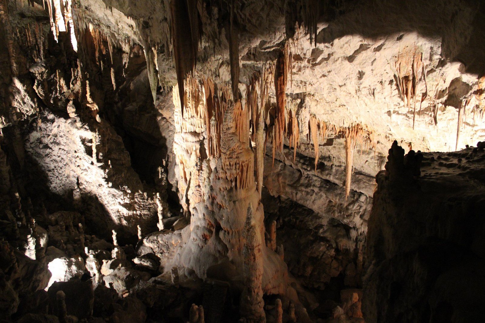 stalactites and stalagmites 