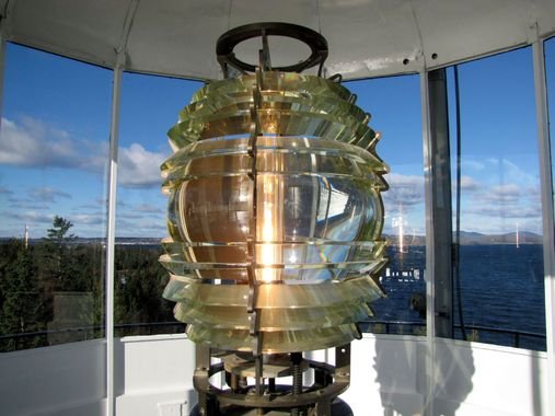 Farol com lentes de Fresnel