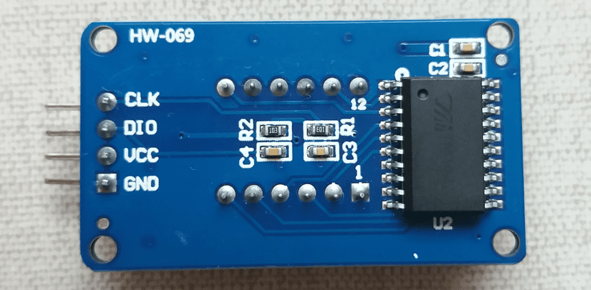 chip TM1637 no módulo